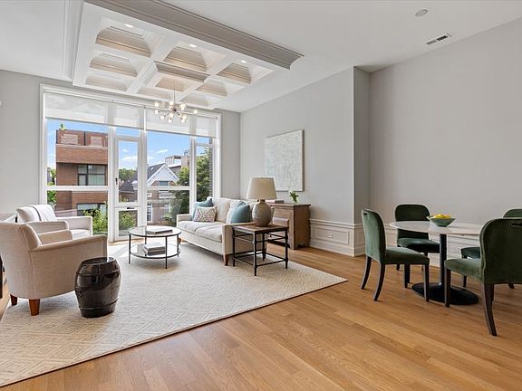 4th image of 938 N Winchester Ave #3