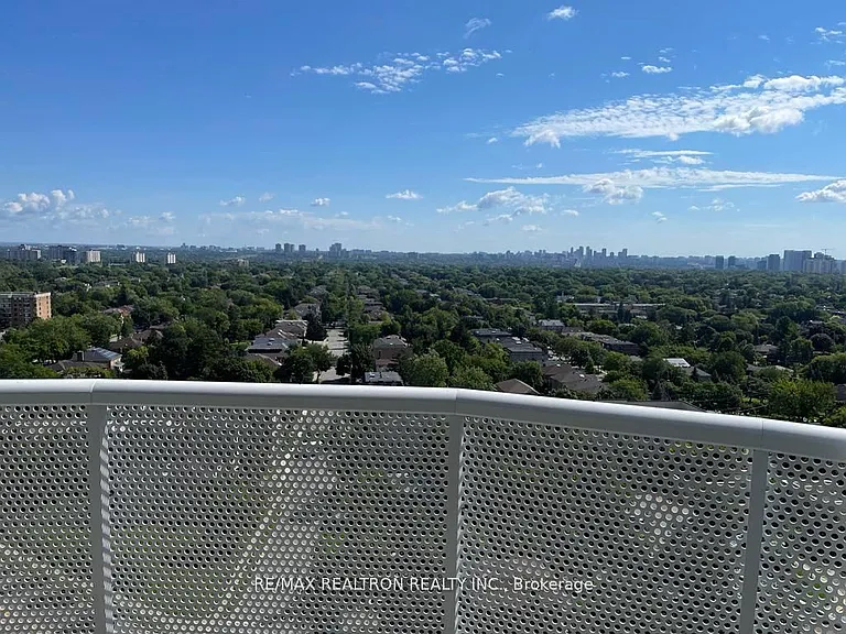 15 Holmes Ave S #1709 — Photo 19