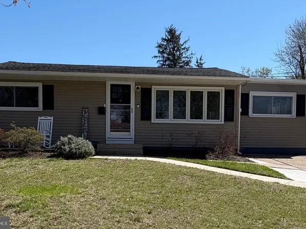 14 Kent Ave, Maple Shade, NJ 08052