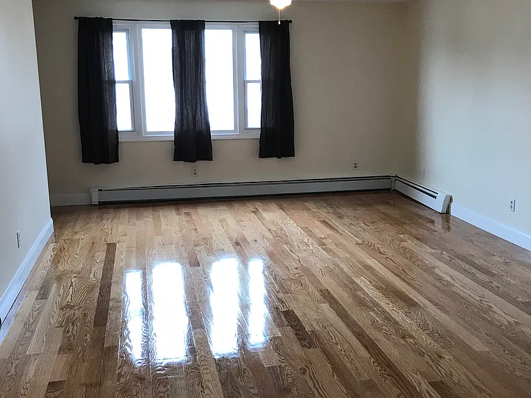 725 Bridge St #1 — Photo 2