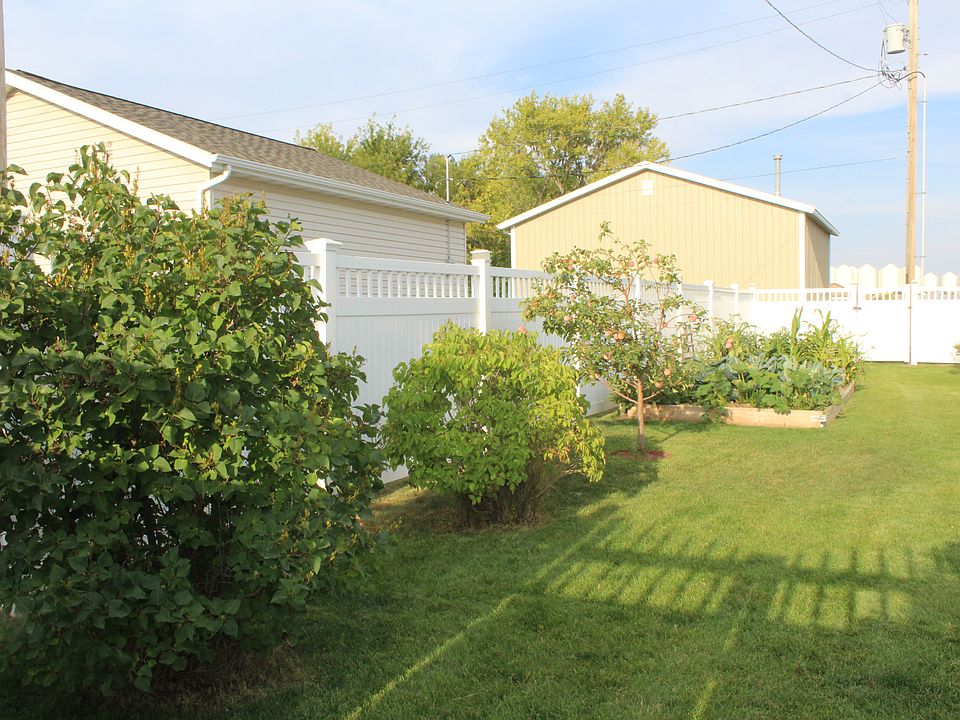 604 Robinson St, Scobey, MT 59263 Zillow