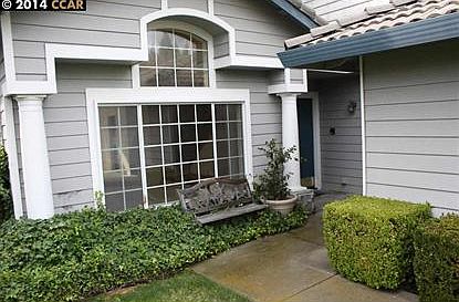 2nd image of 432 Stoneybrook Ct