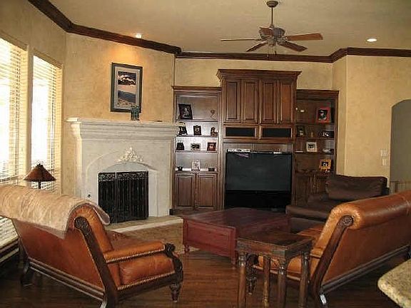 2nd image of 1004 Twin Creeks Dr