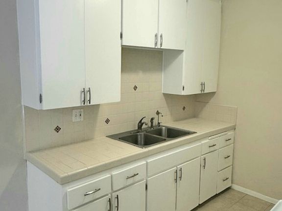 4th image of 351 Riverdale Drive