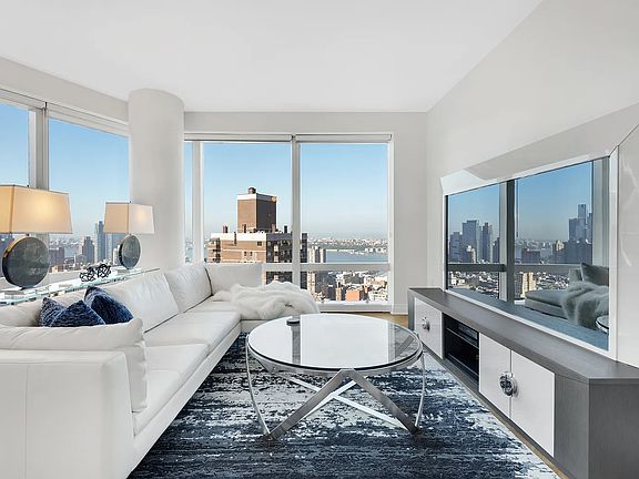 2nd image of 25 Columbus Cir #57E