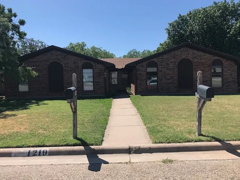 1217 Ruswood Dr — Photo 9