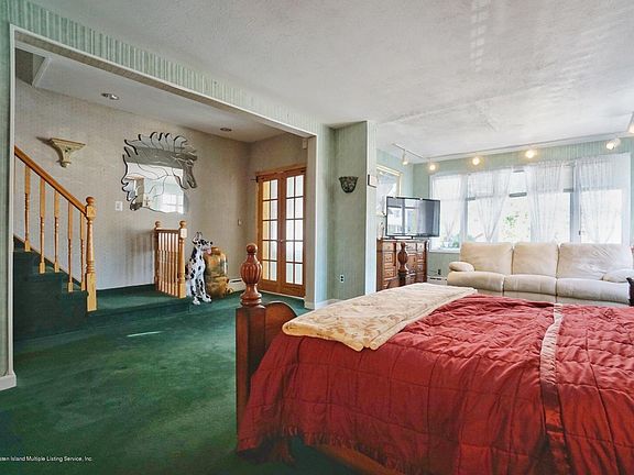 3rd image of 168 Hope Ave