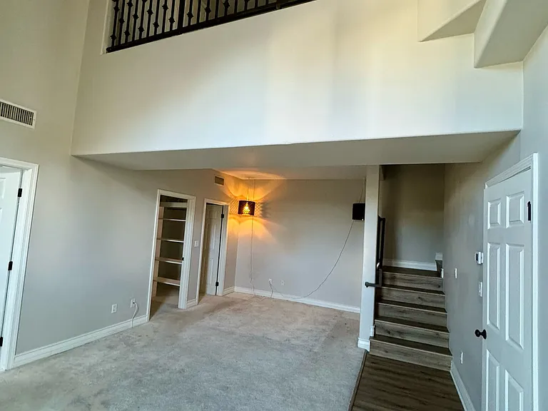 1253 Granville Ave #5 — Photo 8