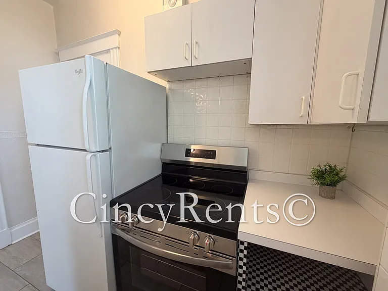 2800 Observatory Ave #2 — Photo 9