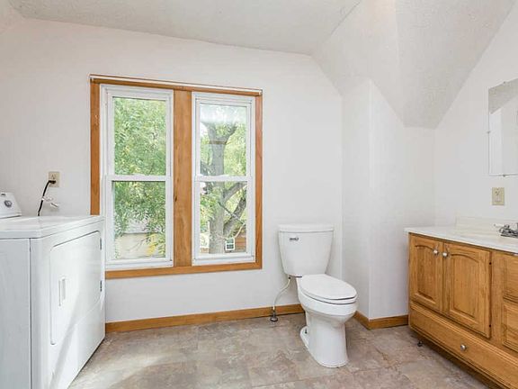 5th image of 450 8th St SW