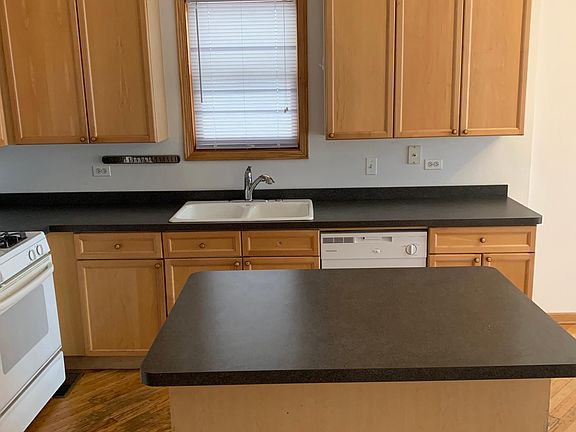 3rd image of 2737 N Wayne Ave #1F