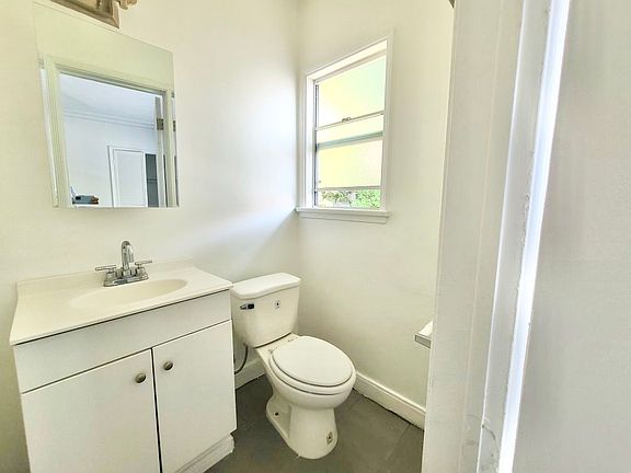 5th image of 851 S Kenmore Ave APT 22