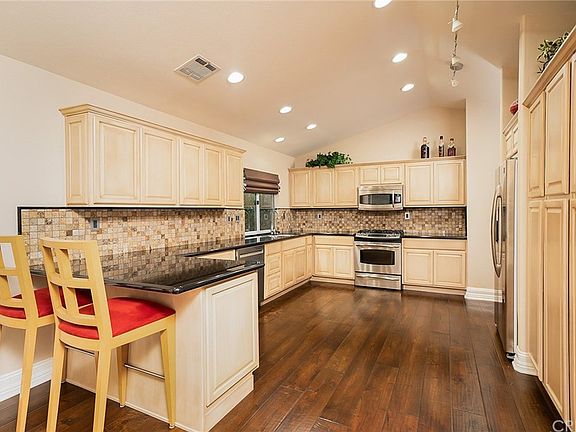 5th image of 7526 Carmenita Ln