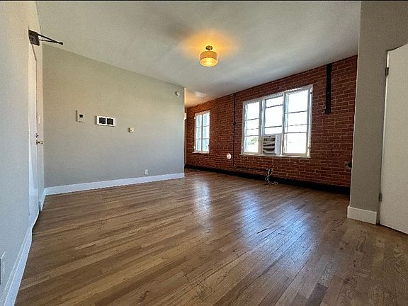 3rd image of 1221 N Vermont Ave APT 213