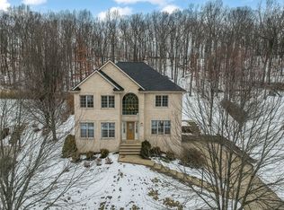 365 Steeplechase Dr, Cranberry Township, PA 16066