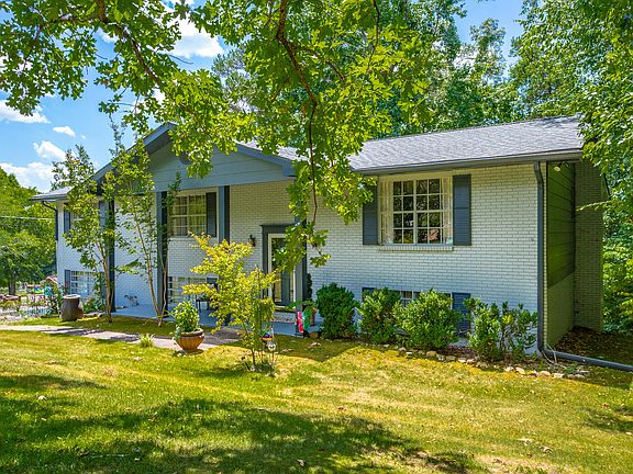 4th image of 513 Eagle Cliff Dr