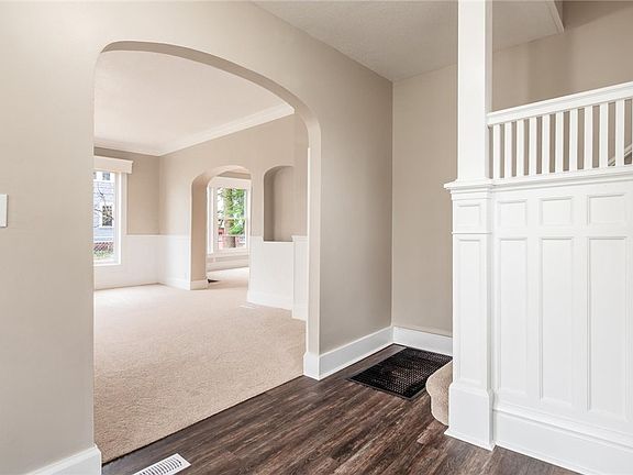 3rd image of 958 Forest Ave