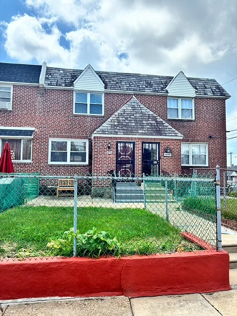 8658 Fayette St