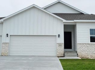 8909 Alexandra Rd, Bellevue, NE 68157