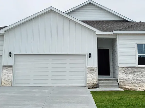8909 Alexandra Rd, Bellevue, NE 68157