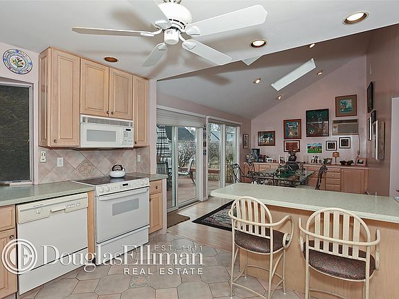 3rd image of 129 Jerusalem Ave