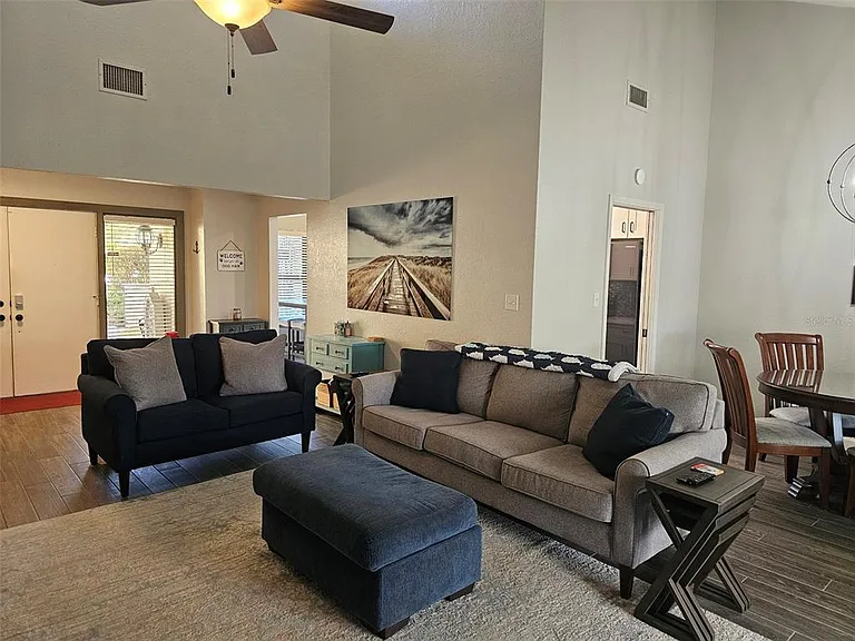 4522 La Jolla Dr — Photo 9