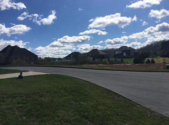 2nd image of 124 Red Leaf Ln