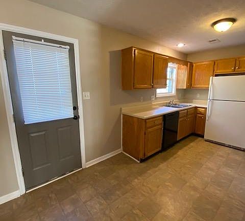 4th image of 422 Sara Leigh Dr #1
