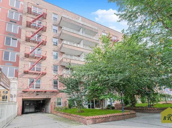 2815 Ocean Parkway image 2 of 32