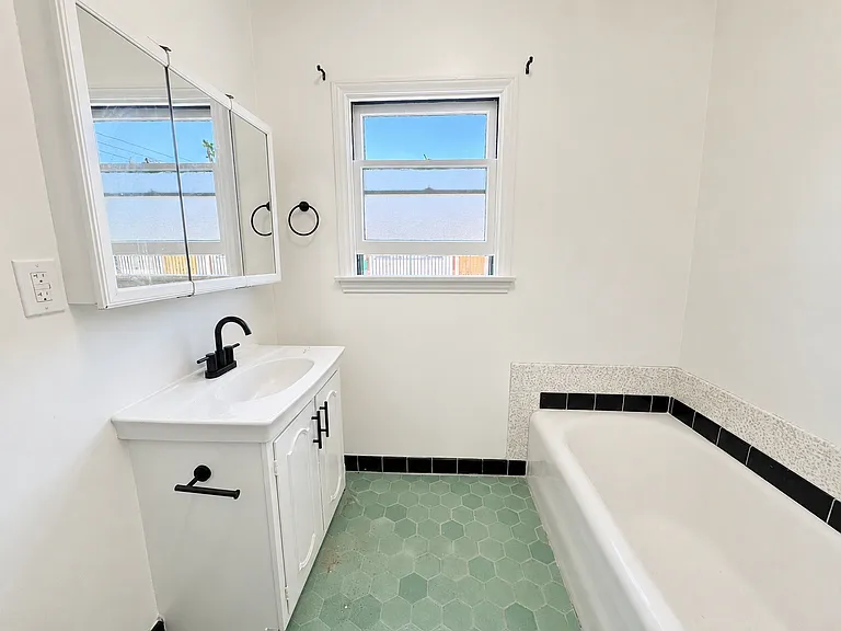 1237 E Santa Clara St — Photo 17