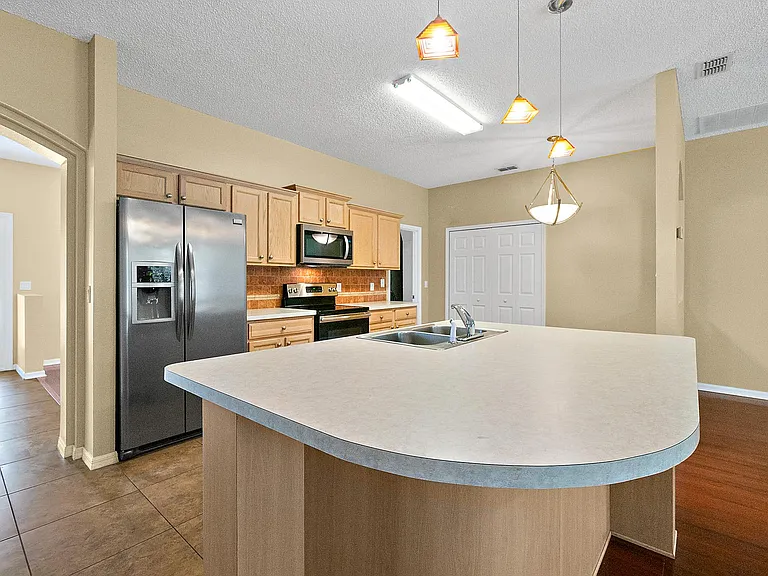 37 Pine Grove Dr — Photo 6