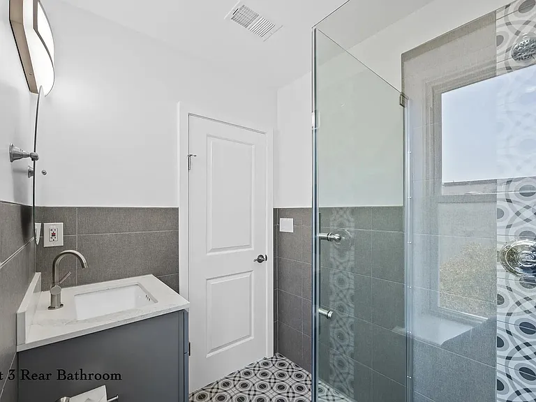 1716 W Oxford St #3 — Photo 8