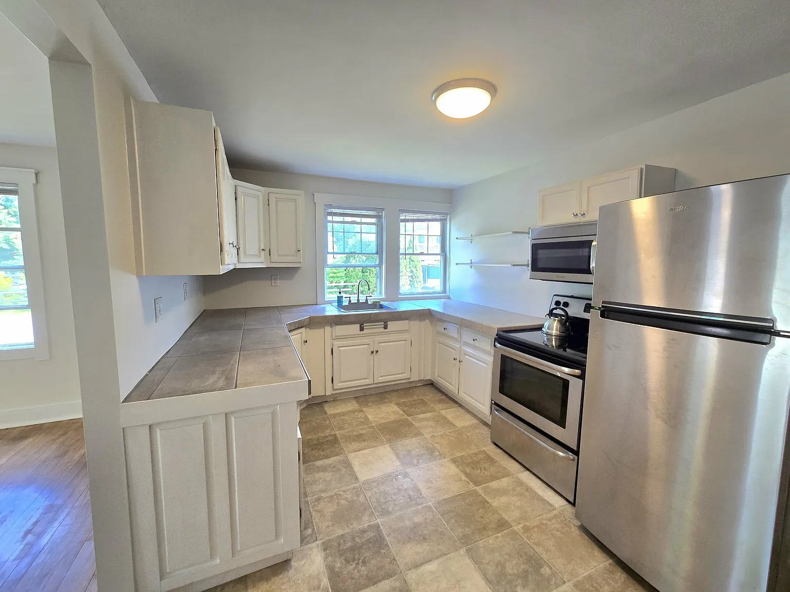2 bed, 850 sqft, $2,000 — Photo 2