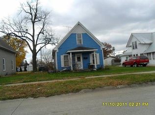 407 11th St, Belle Plaine, IA 52208