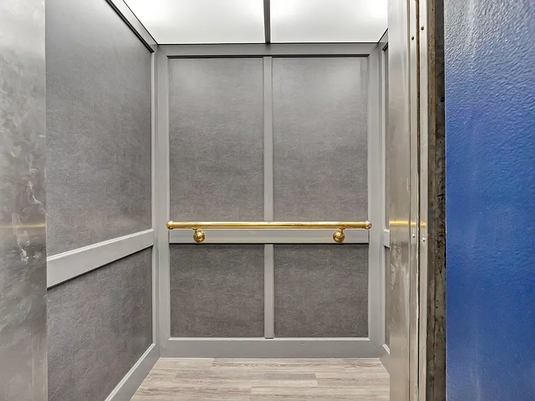 100 Howe Street — Photo 13