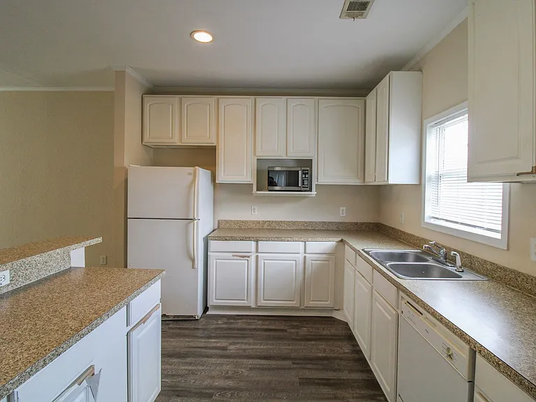 122 Meadows Ln — Photo 8