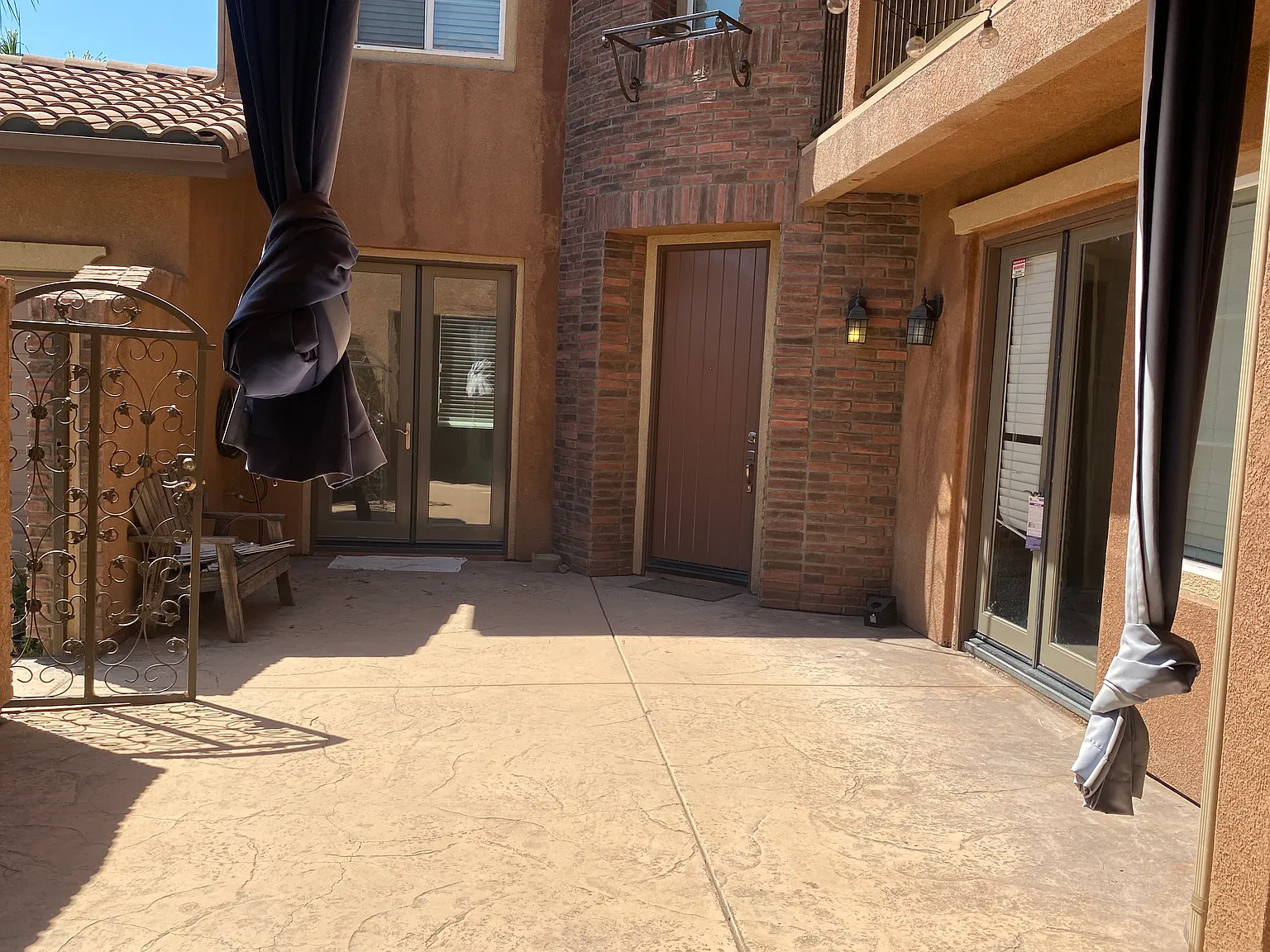 5 bed, 3550 sqft, $3,850 — Photo 1