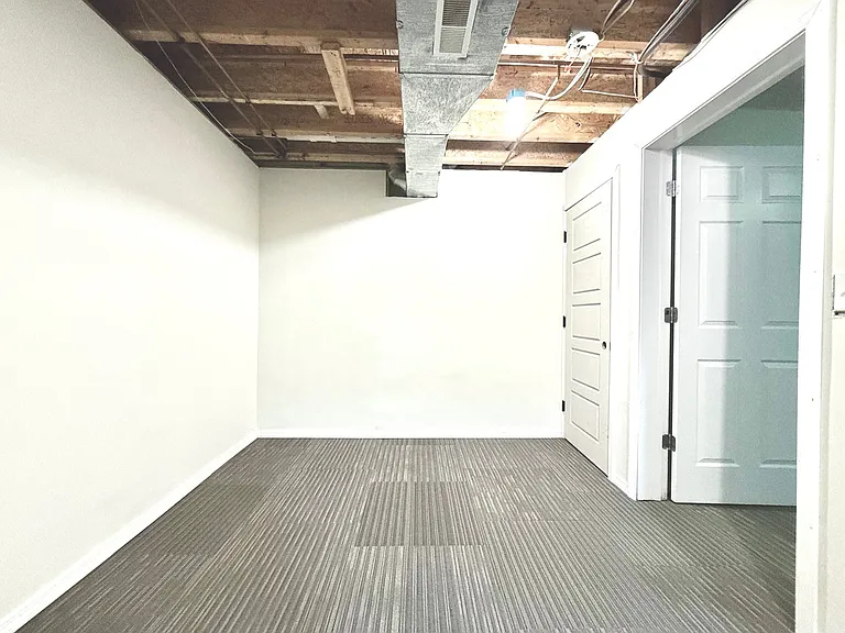 3 Ross Dr #6 — Photo 20