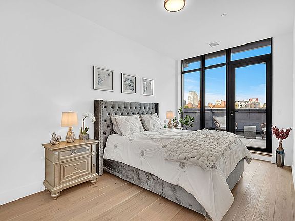 5th image of 50-07 5th St Unit Penthouse 2