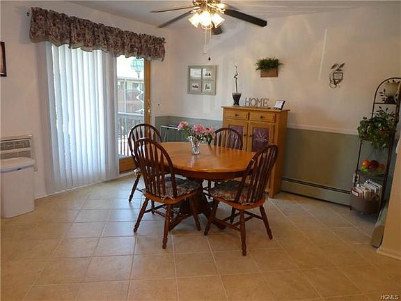 3rd image of 17 Somerset Dr APT 12H