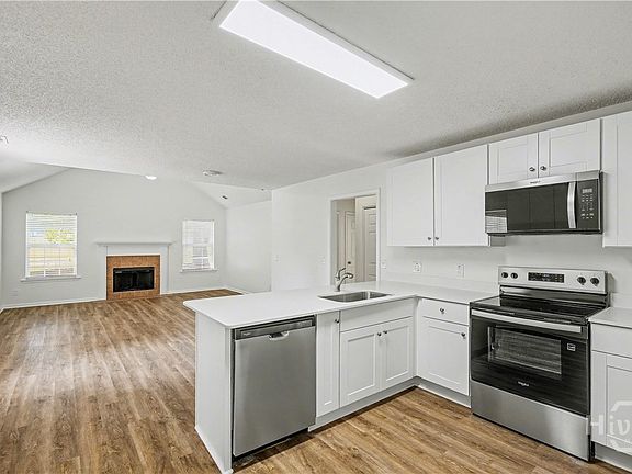 5th image of 414 Roberts Way