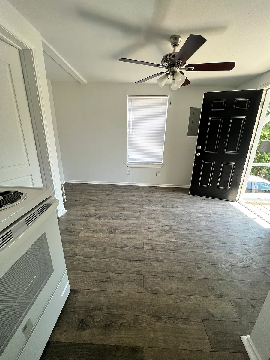 Building Photo - 303 W Richard Ave #6