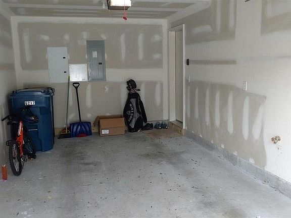 1 Car Garage