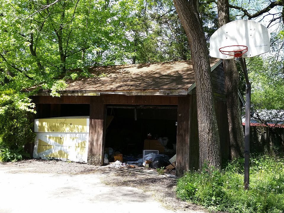 2nd image of 15238 Kilbourne Ave