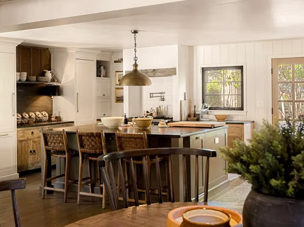 (undisclosed Address), Lake Arrowhead, CA 92352