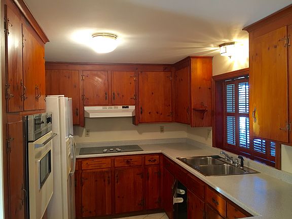 5th image of 24 Dennis Dr
