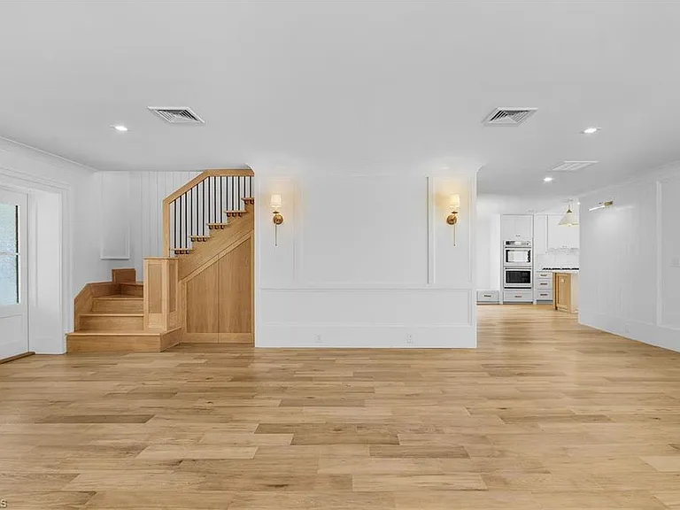 6155 Standing Oaks Ln — Photo 24