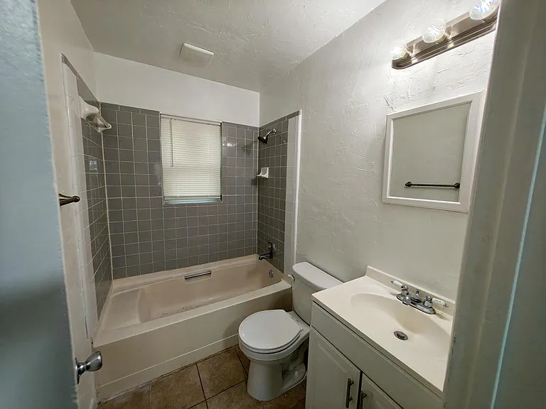 202 Margaret Lee St — Photo 7