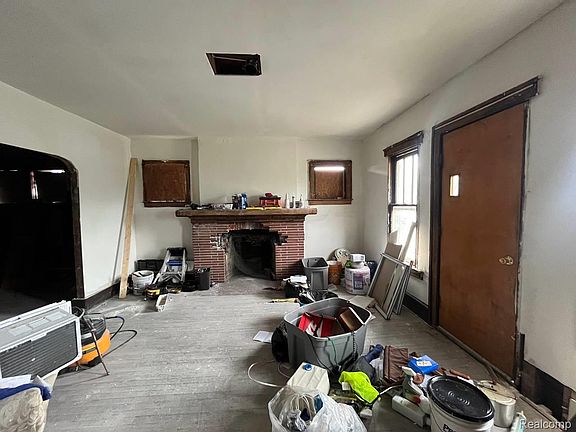 2nd image of 4002 W Philadelphia St