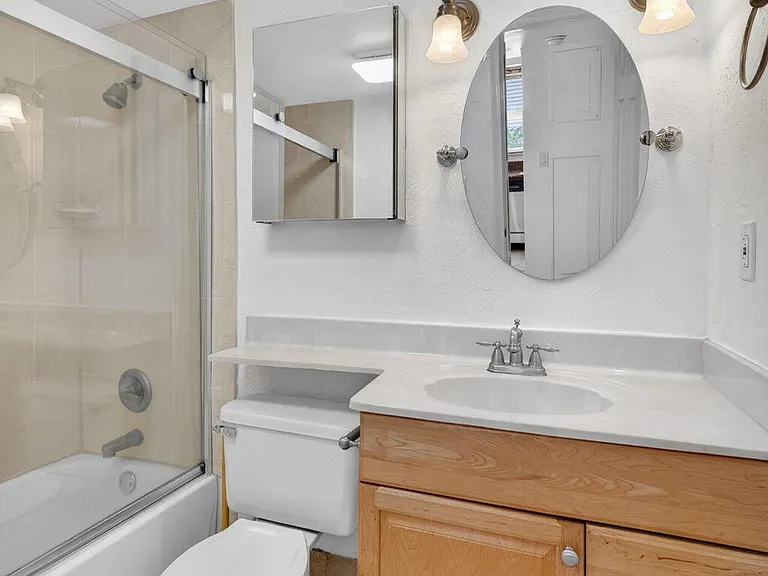 901 NE 3rd St #205 — Photo 21